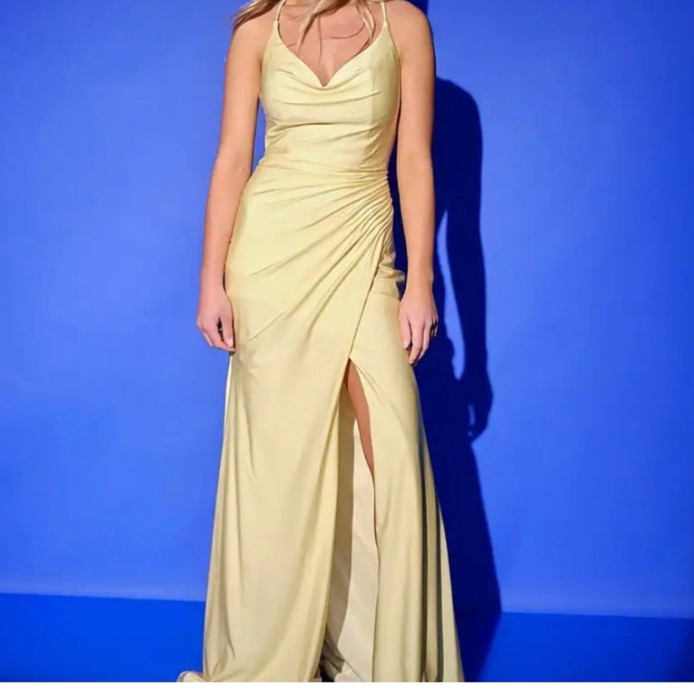 Gianni Bini Pale Yellow Evening Gown, Size 7
